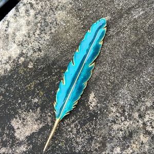 Vintage Enamel Feather Pin from Tancer II